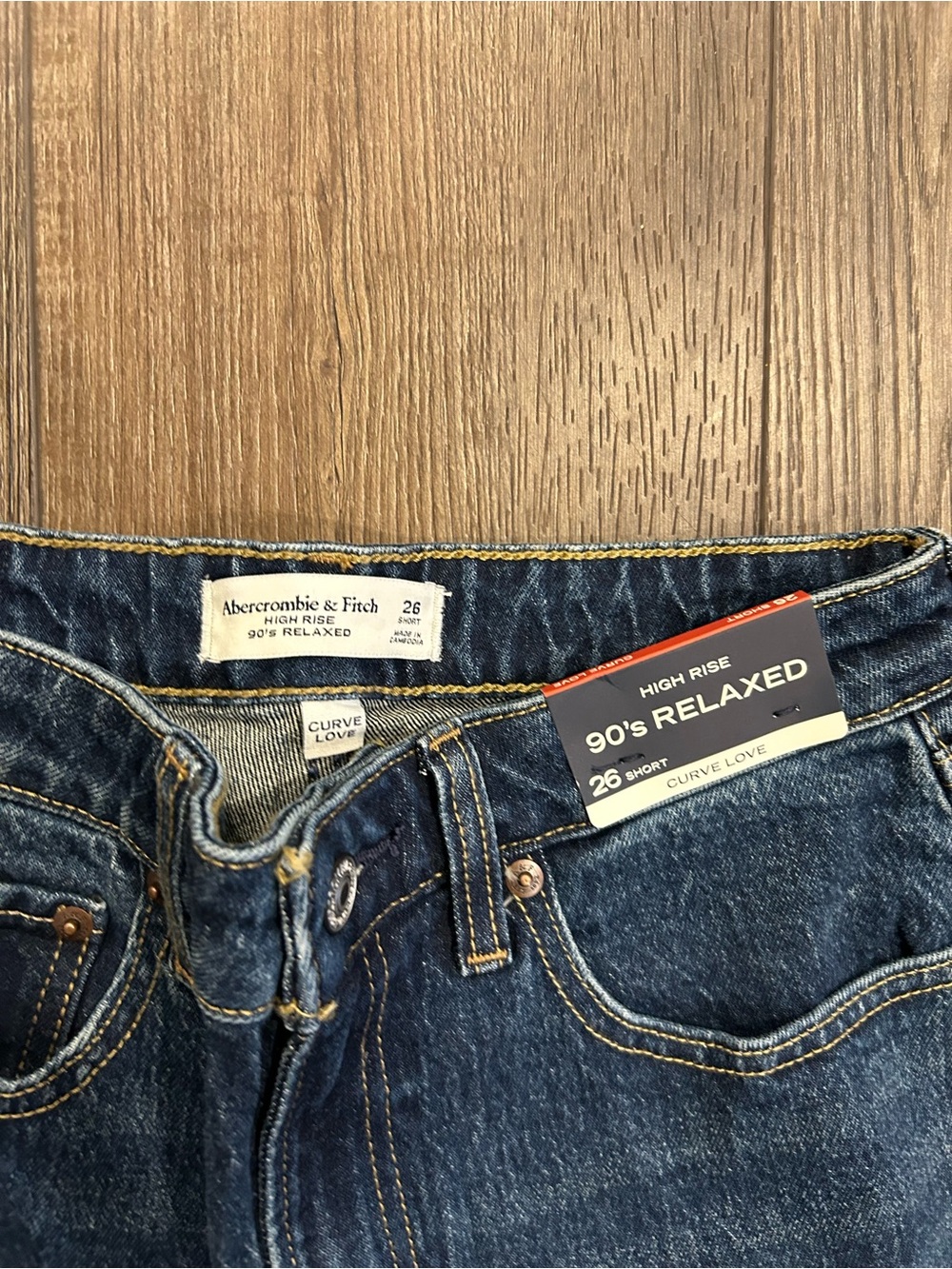 Abercrombie Women's
Curve Love High Rise 90s Relaxed
Jean NWT Dark Wash 26 Short - Picture 3 of 4